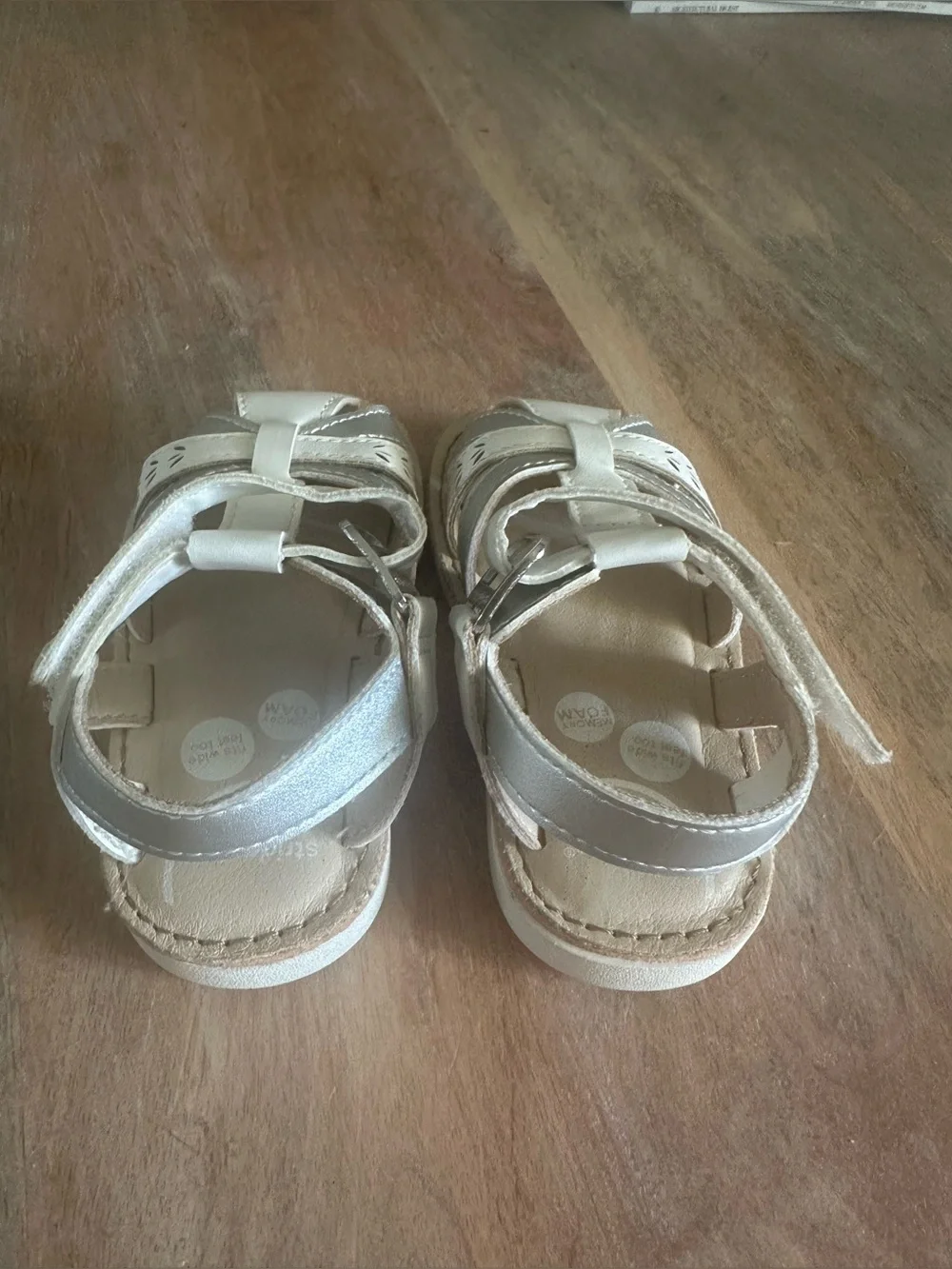 Stride Rite 360 Toddler Girls White & Silver Sandals Size 5 Hook & Loop - Picture 3 of 7